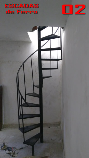 Escada de ferro tipo caracol